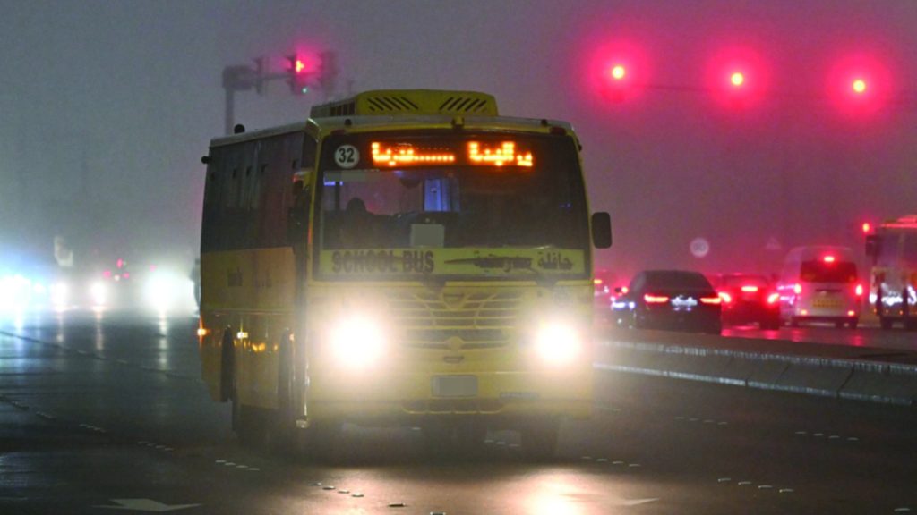 مطالب بإتاحة الدراسة عن بُعد خلال أيام الضباب الكثيف والمطر