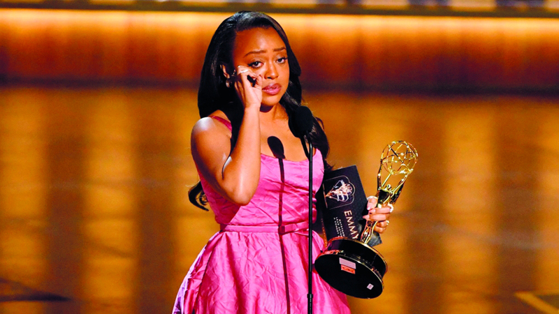 ليلة من دموع الفرح في «إيمي».. «ساكسيشن» و«ذا بير» يهيمنان على الجوائز