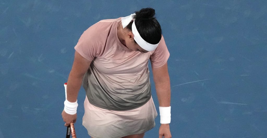 ودعت بطولة أستراليا.. طفلة تُلحق خسارة كارثية غير مسبوقة بالنجمة أنس جابر (صور)