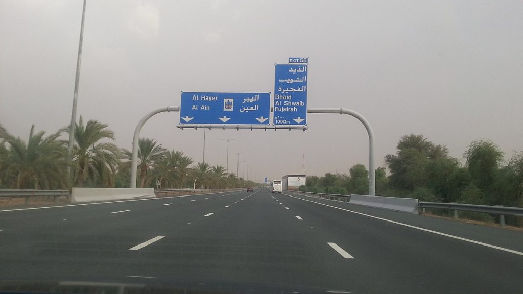 تأحير متوقع على شارع دبي العين حتى الساعة 1:00 بعد منتصف الليل