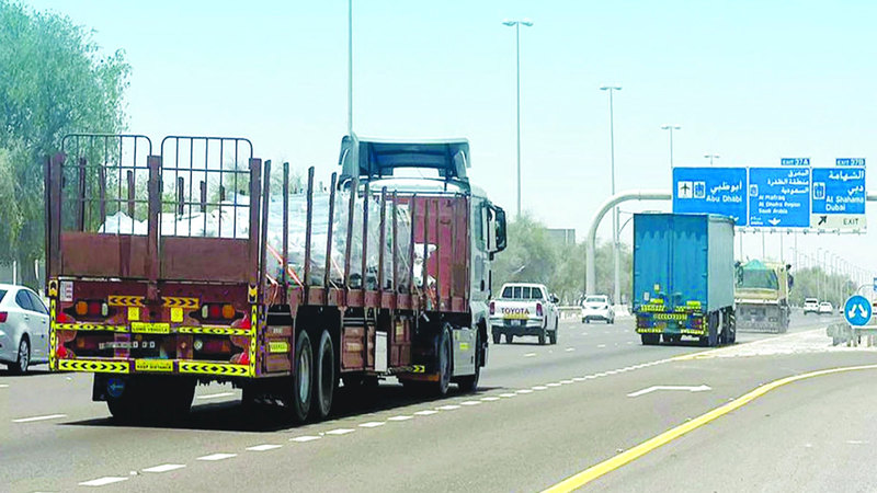 شرطة أبوظبي تسمح للمركبات الثقيلة بالتجاوز على شارع الشيخ خليفة بن زايد الدولي