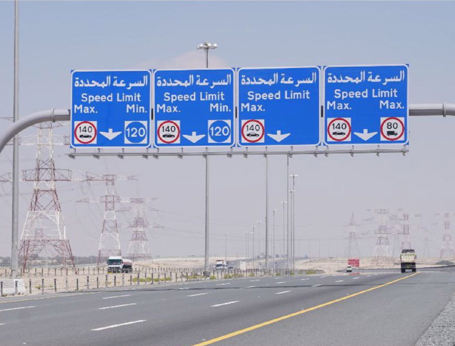 شرطة أبوظبي تفعل مخالفات السرعة الدنيا على طريق الشيخ محمد بن راشد