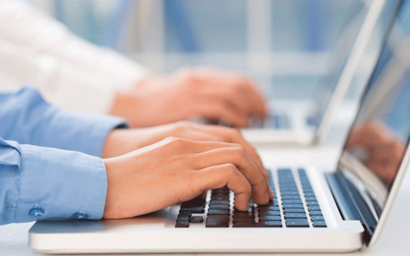 فقط.. لأصحاب الأعمال المكتبية إليك حيلة بسيطة لتجنب مخاطر صحية