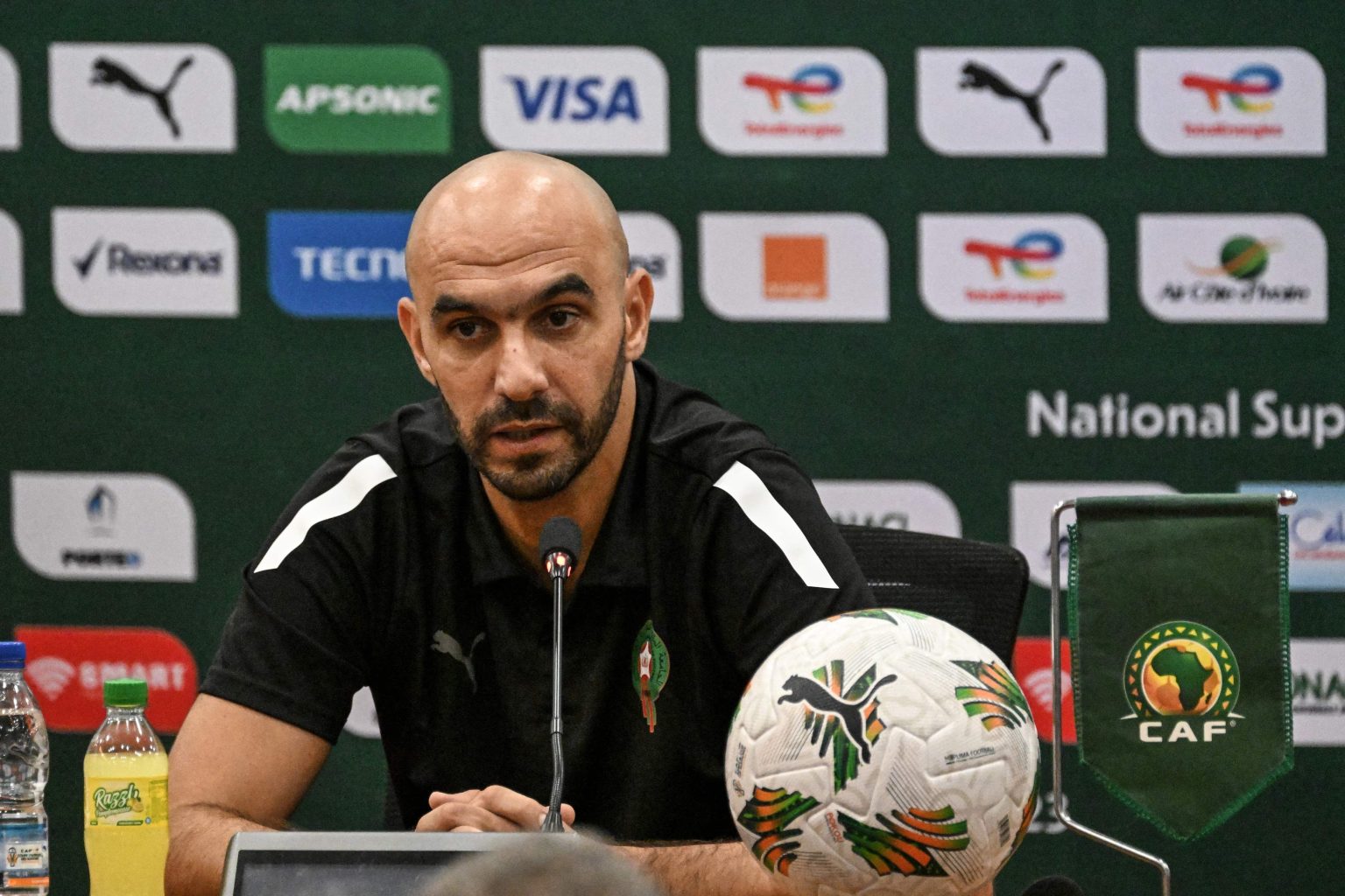 الركراكي يعلن إصابة نجم المغرب وغيابه عن مواجهة جنوب إفريقيا