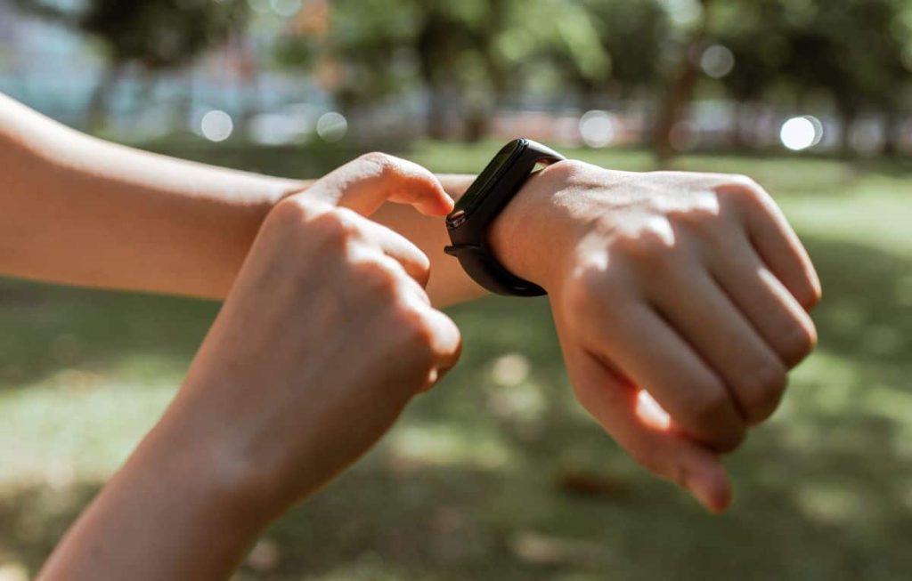 أفضل أجهزة تتبع اللياقة البدنية المناسبة للنساء