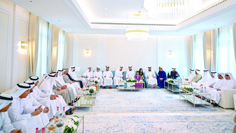 حمدان بن محمد يحضر مأدبة غداء أقامها محمد القرقاوي