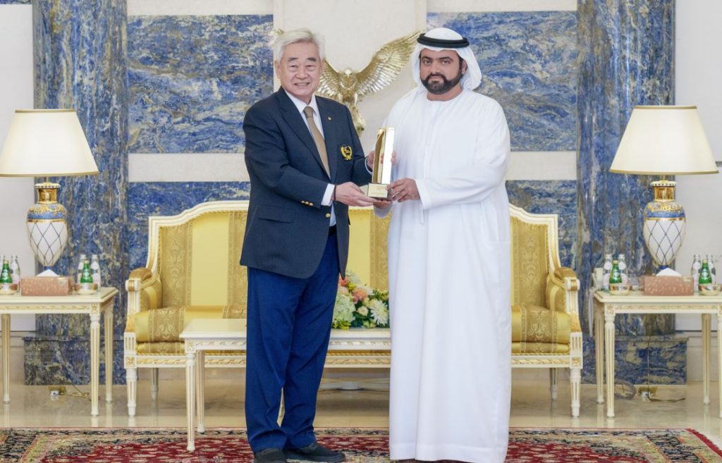 ولي عهد الفجيرة يتسلم جائزة الشخصية الإنسانية لعام 2023 من الاتحاد الدولي للتايكواندو