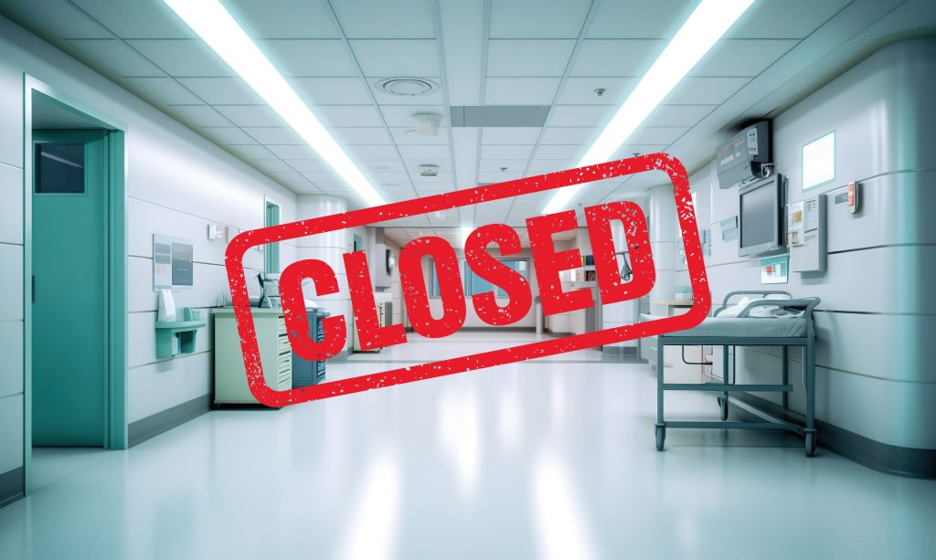 “صحة أبوظبي” تغلق 8 منشآت صحية وتحقق مع أطباء