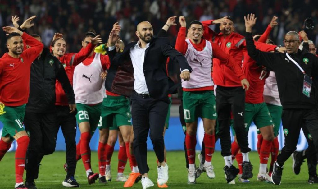 كشف حقيقة إقالة مدرب منتخب المغرب بعد وداع كأس الأمم الإفريقية