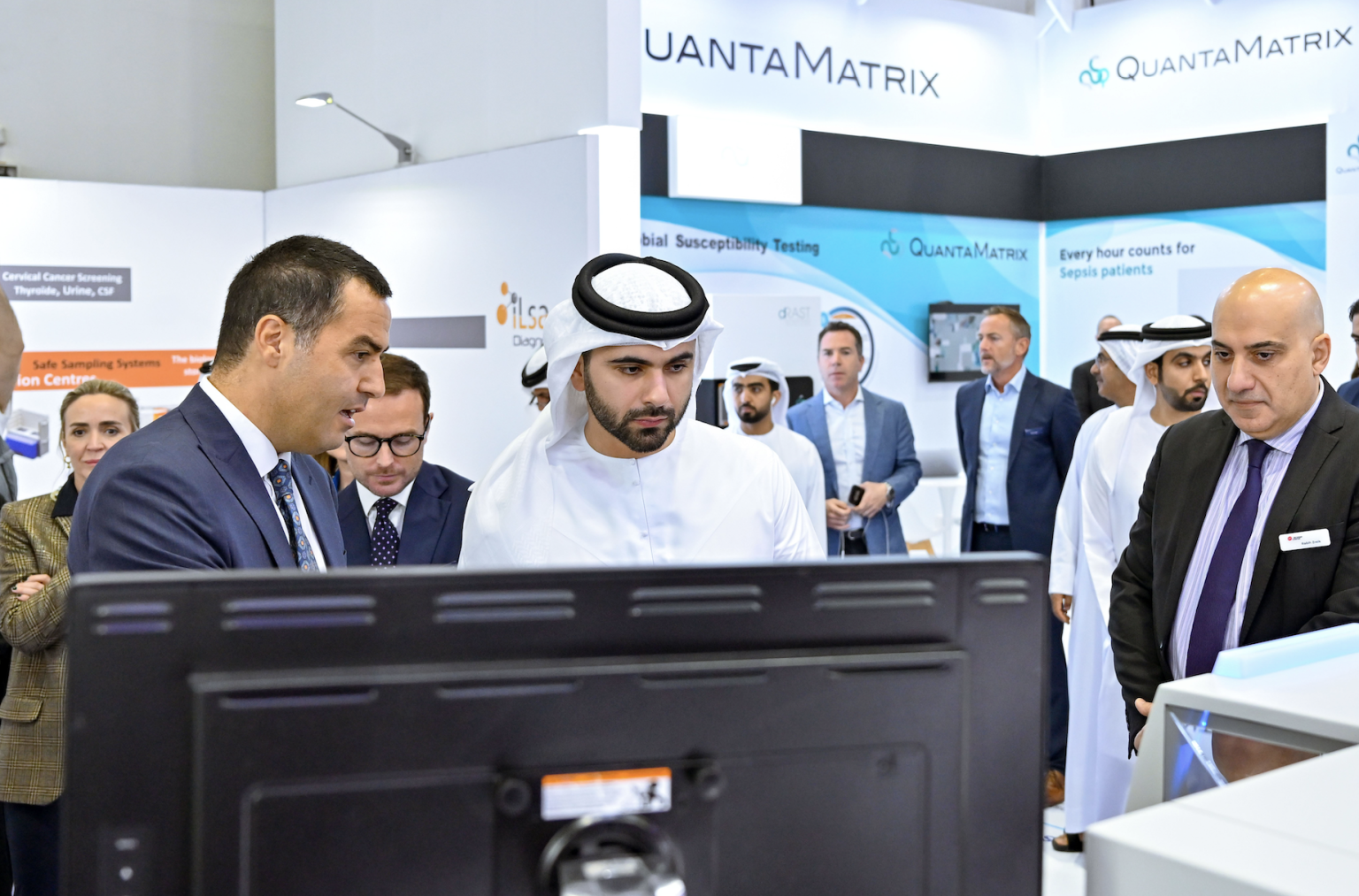 منصور بن محمد يفتتح معرض ومؤتمر ميدلاب الشرق الأوسط 2024