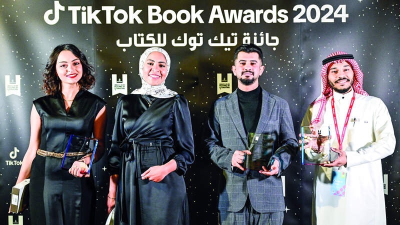 «الإمارات للآداب» يختتم دورته الـ 16 بـ «ذكريات لا تُنسى»