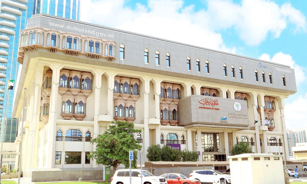 “أراضي دبي” تخالف 30 شركة عقارية لعدم التزامها بشروط الإعلانات