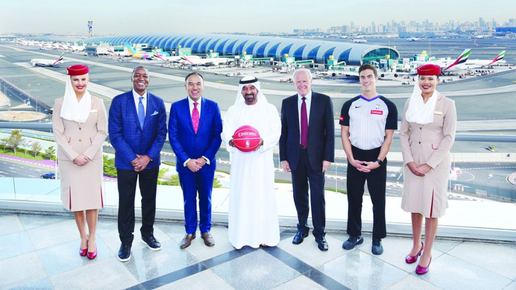 «إن بي أيه» تتزين باسم «طيران الإمارات»