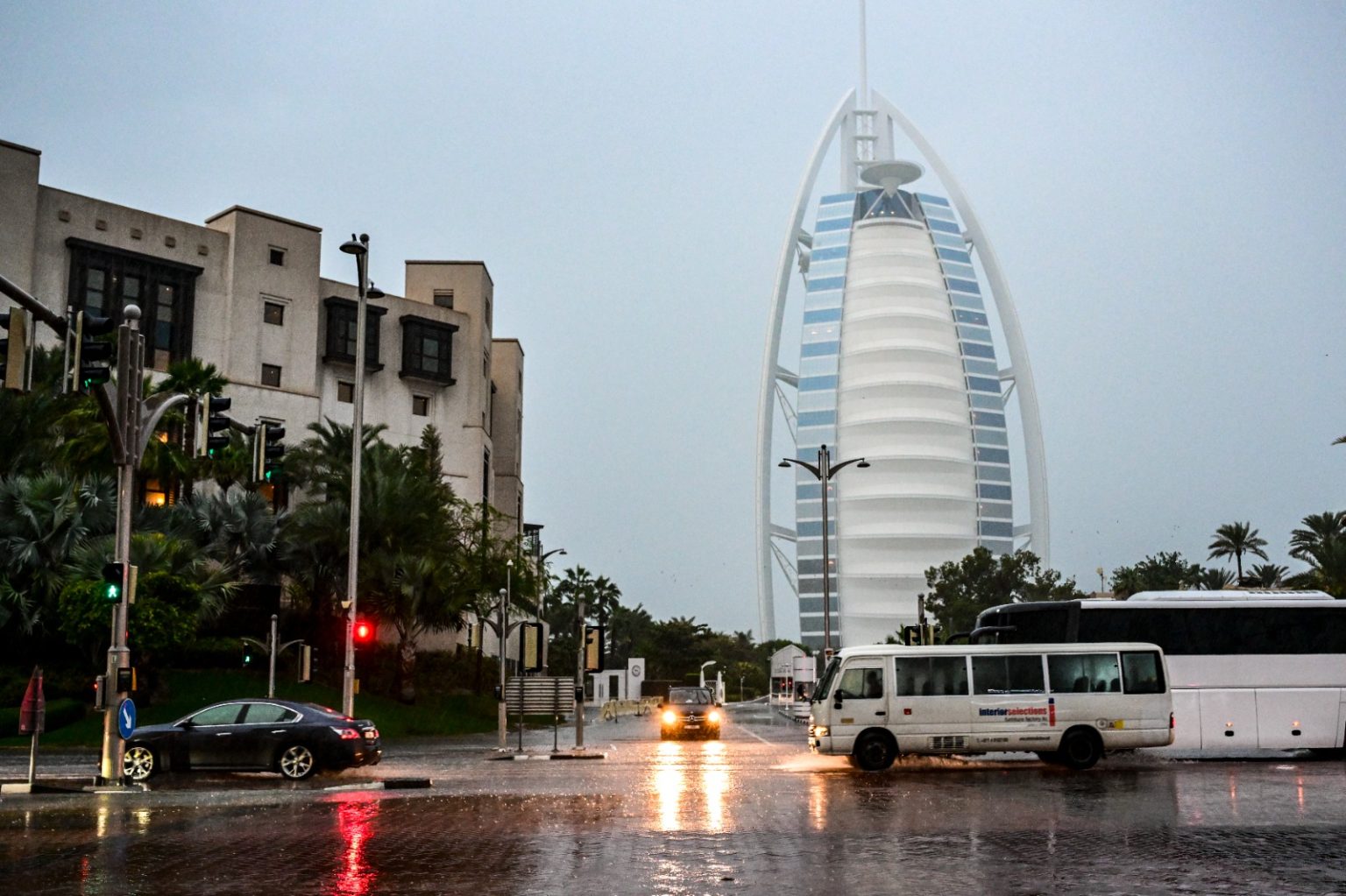بمختلف اللغات وبلغة الإشارة.. رسائل تحذيرية من وزارة الداخلية بشأن الحالة الجوية