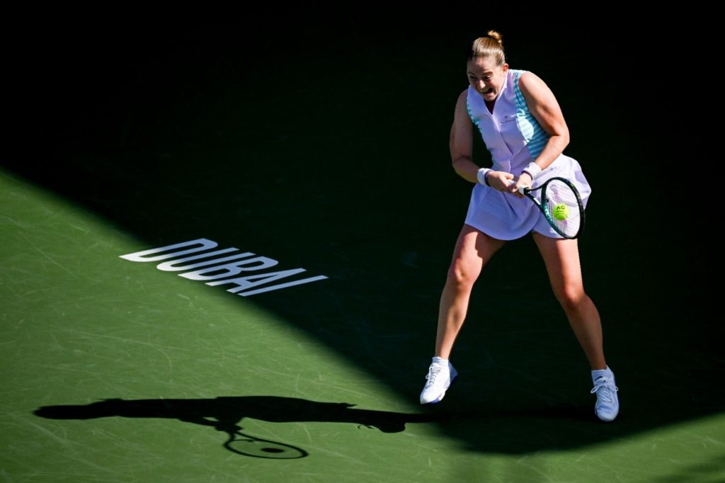 “بطلة 2022” أوستابينكو تدشن مشوارها بنجاح في “تنس دبي”