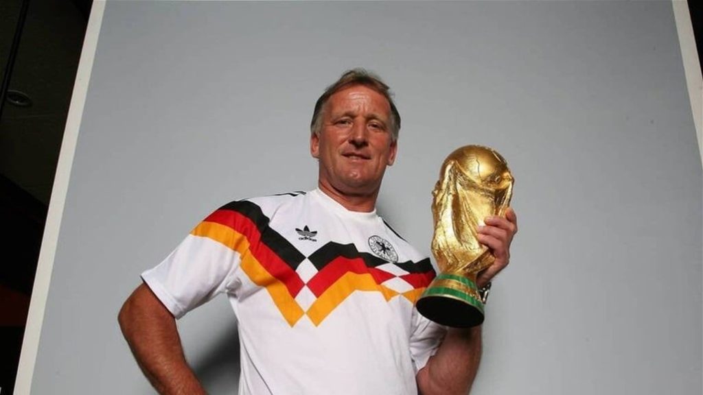 وفاة قاهر منتخب الأرجنتين في كأس العالم 1990