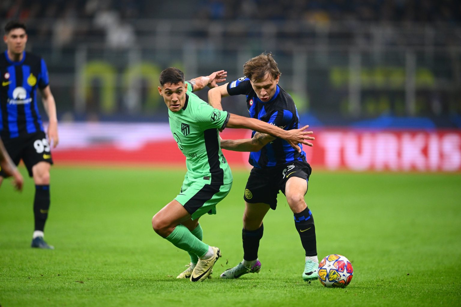 إنتر ميلان ينتزع فوزاً ثميناً من أتلتيكو مدريد