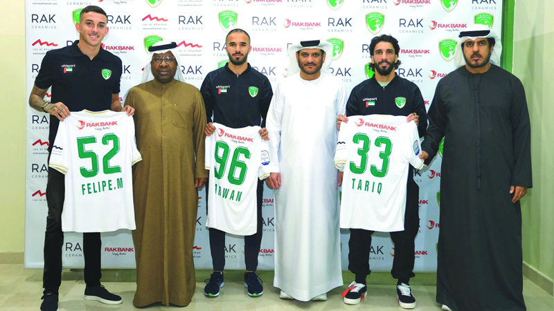 الإمارات يضم الثلاثي طارق ومروان وموتا