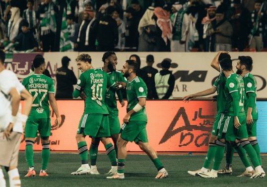 فيرمينو يستعيد نجومية ليفربول ويقود الأهلي السعودي إلى الفوز