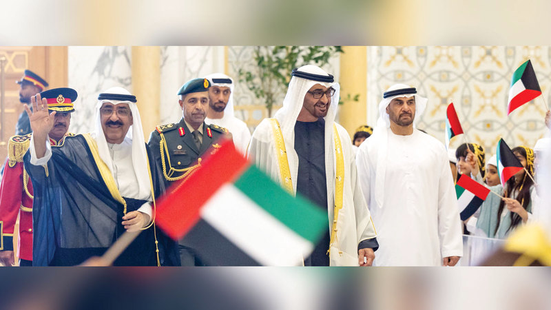 رئيس الدولة يستقبل أمير الكويت في قصر الوطن