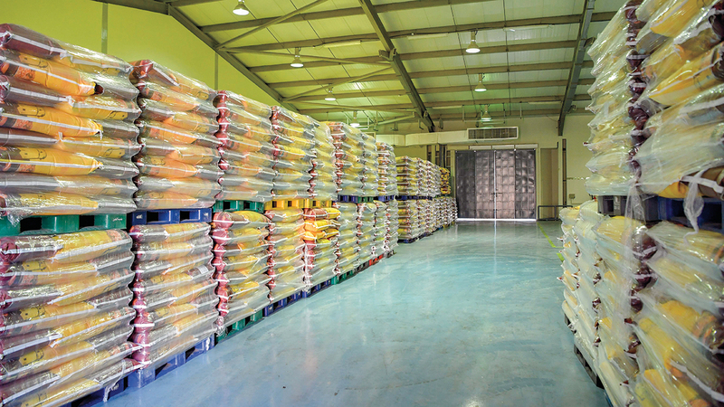 بلدية أبوظبي تُعلن أوقات عمل مراكز بيع السلع الغذائية المدعومة خلال “رمضان”