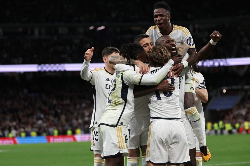 ريال مدريد يعزز صدارته للدوري الإسباني برباعية قاسية