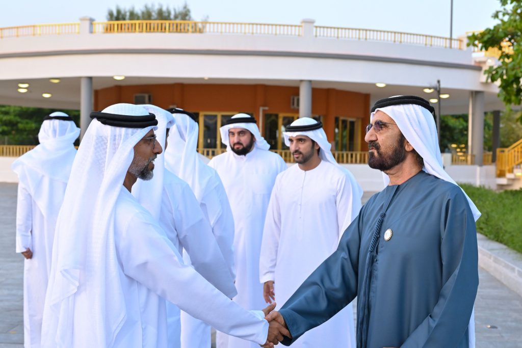 محمد بن راشد يستقبل المهنئين بشهر رمضان المبارك