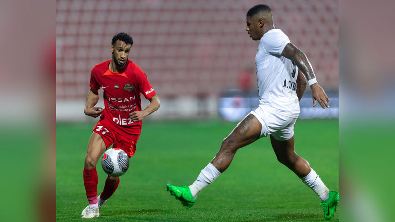 صراع رباعي على لقب الدوري.. و«دوامة الهبوط» تتسع