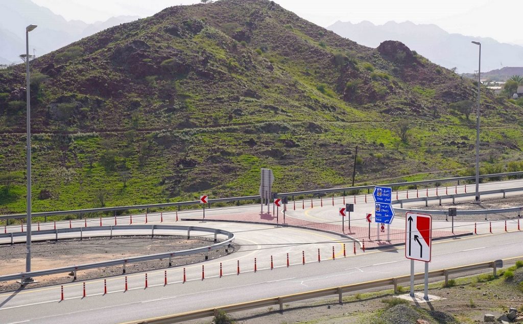 طرق دبي تستكمل أعمال الحلول المرورية في حتّا وعود المطينة 1 والصفوح 1