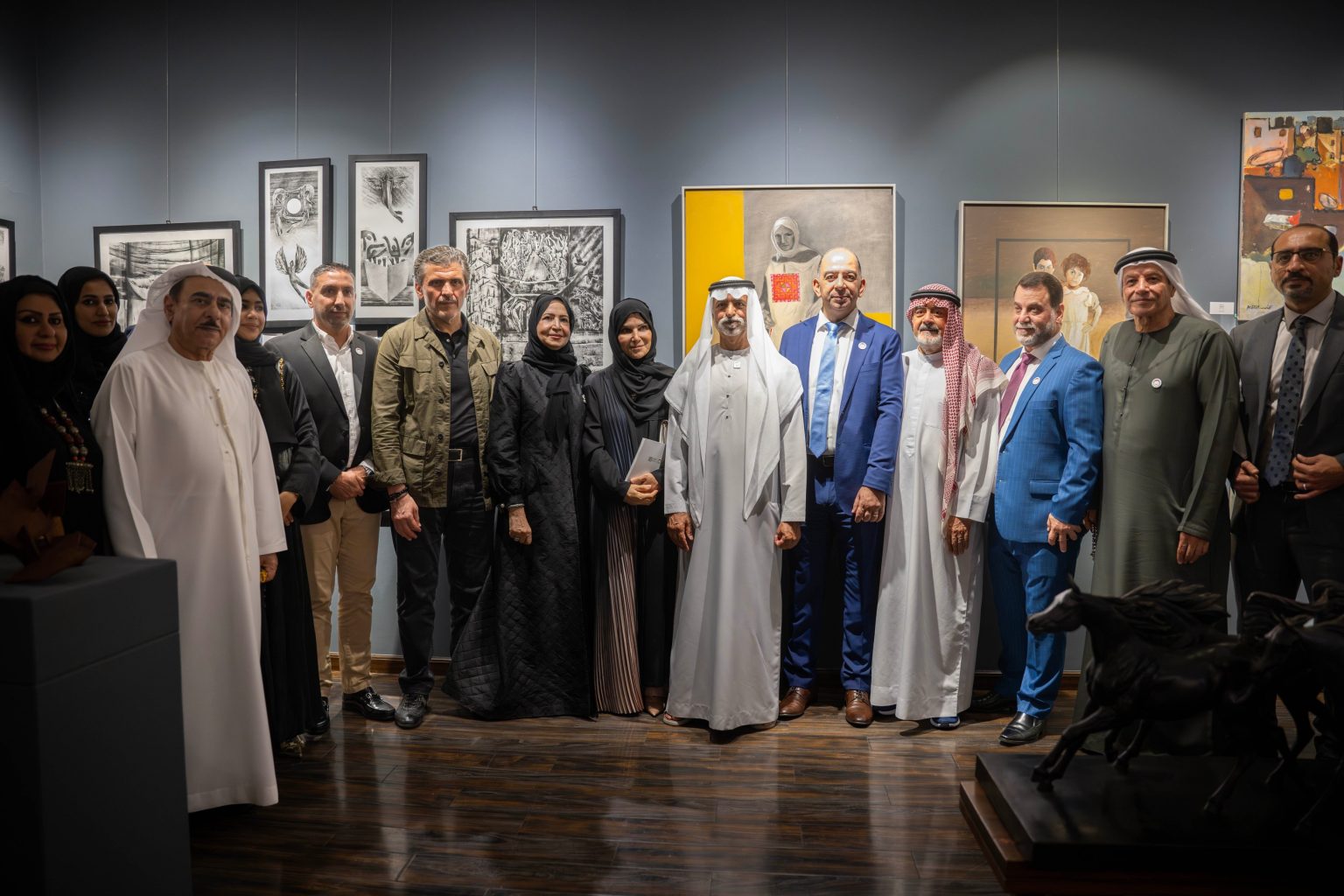 نهيان بن مبارك يفتتح معرض “بدايات” لدعم حملة “تراحم من أجل غزة “