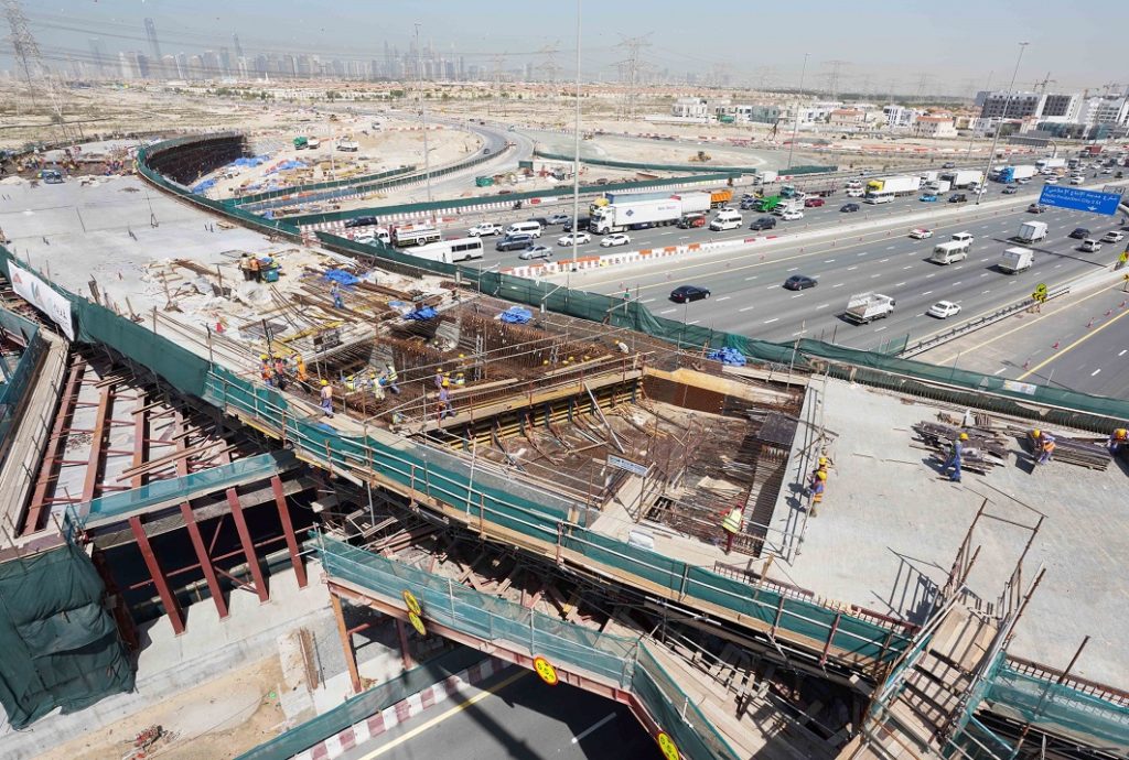 “طرق دبي” تنجز 75% من مشروع تطوير تقاطع شارع جرن السبخة مع شارع الشيخ محمد بن زايد