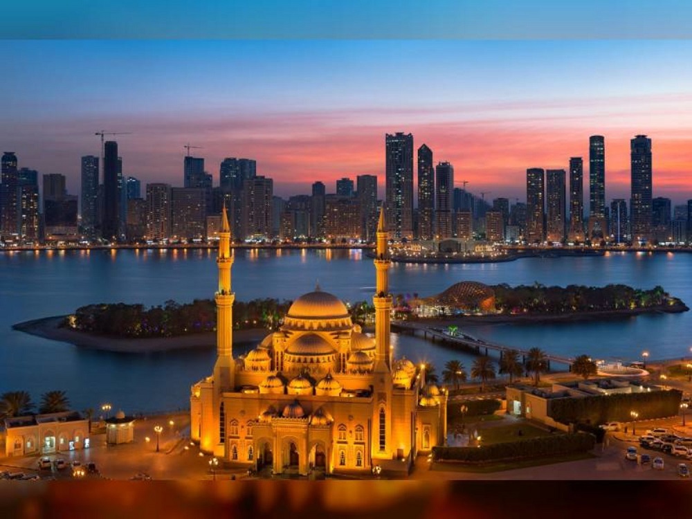 المكتب الإعلامي لحكومة الشارقة يكشف حقيقة “التغيير بالآذان”