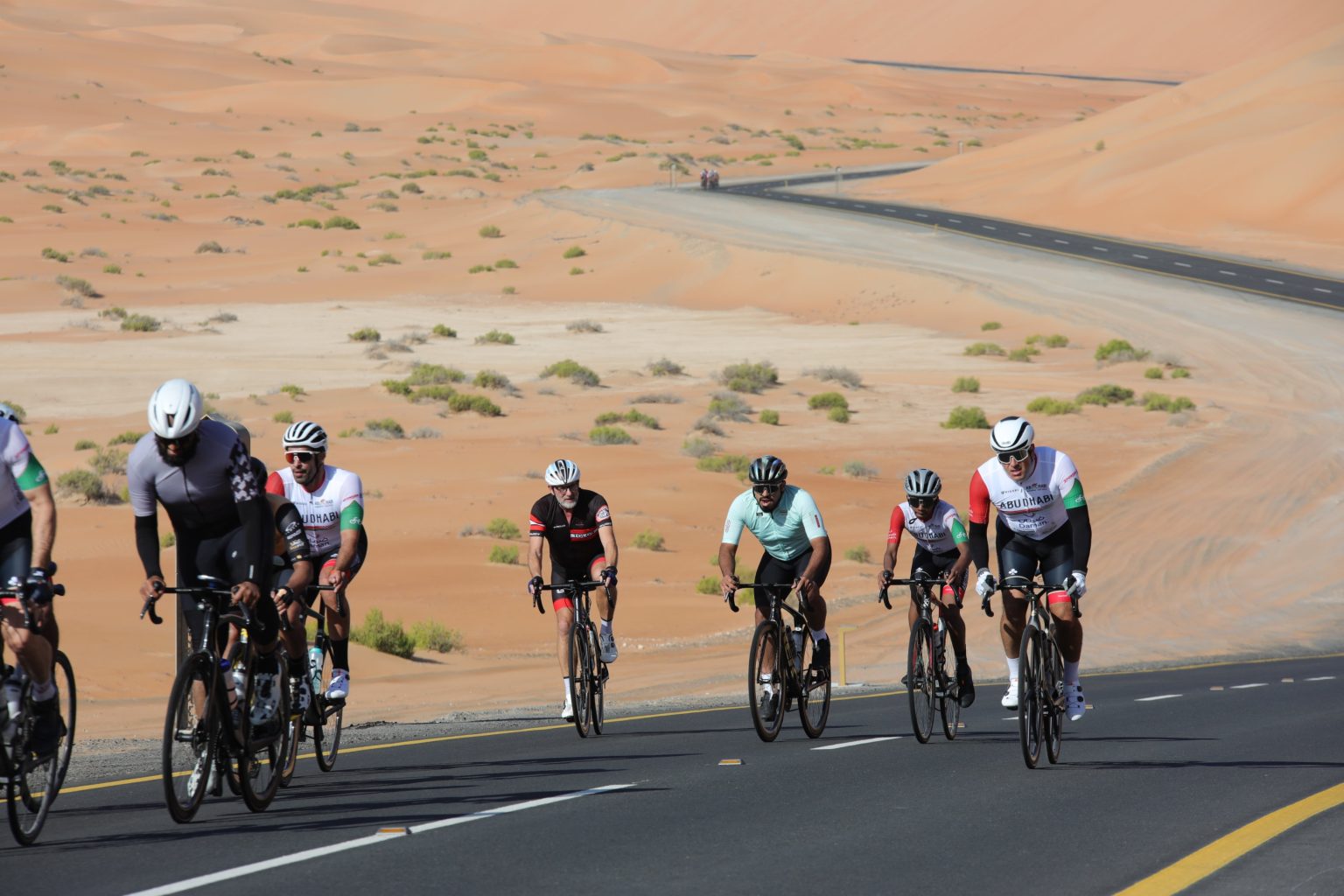 «أبوظبي للدراجات» يتعاون مع الاتحاد الدولي لتطوير مهارات الدراجين