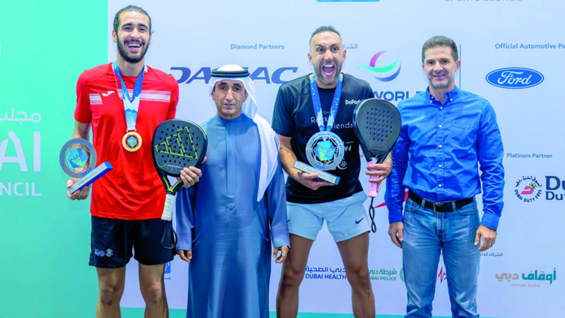 سعيد بن مكتوم يتوج الفائزين في بطولة تحدي البادل بـ «ند الشبا»