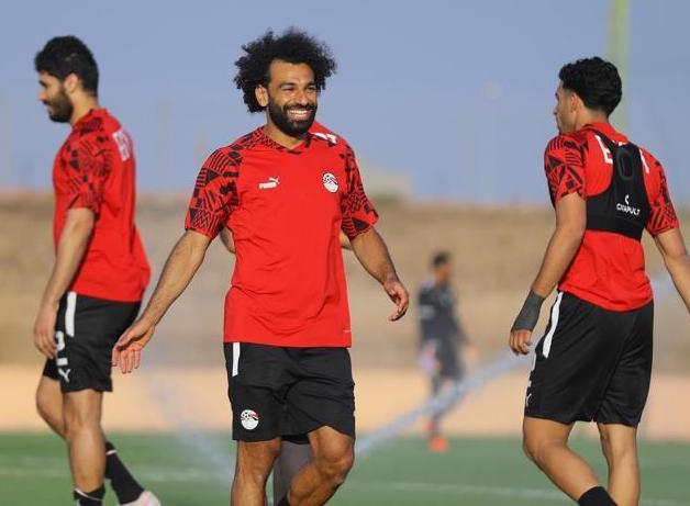 لاعب غير متوقع من منتخب مصر بديلا لمحمد صلاح في ليفربول