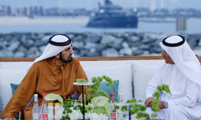 محمد بن راشد يزور مجلس عبدالله المنصوري في دبي