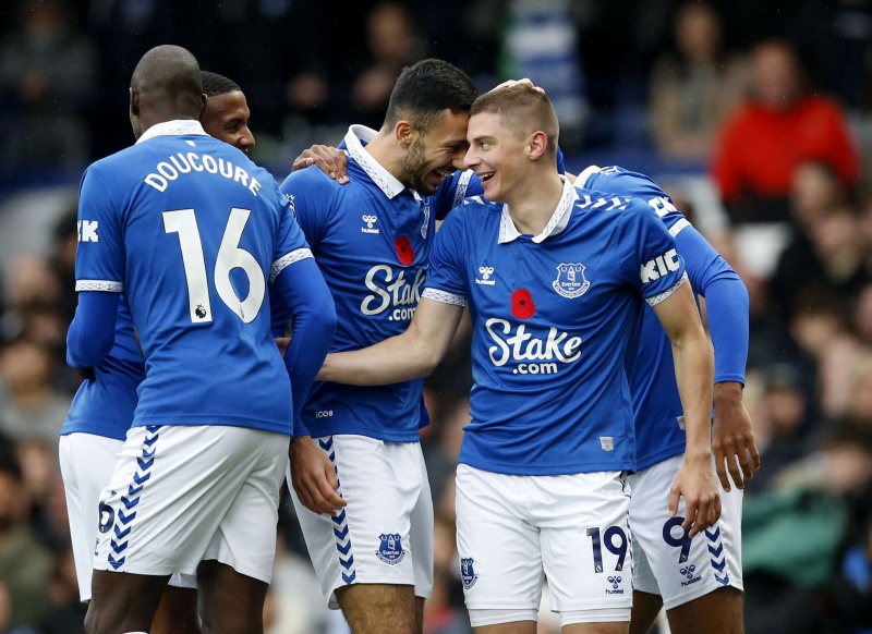 112 مليون دولار خسائر إيفرتون في موسم 2022-2023