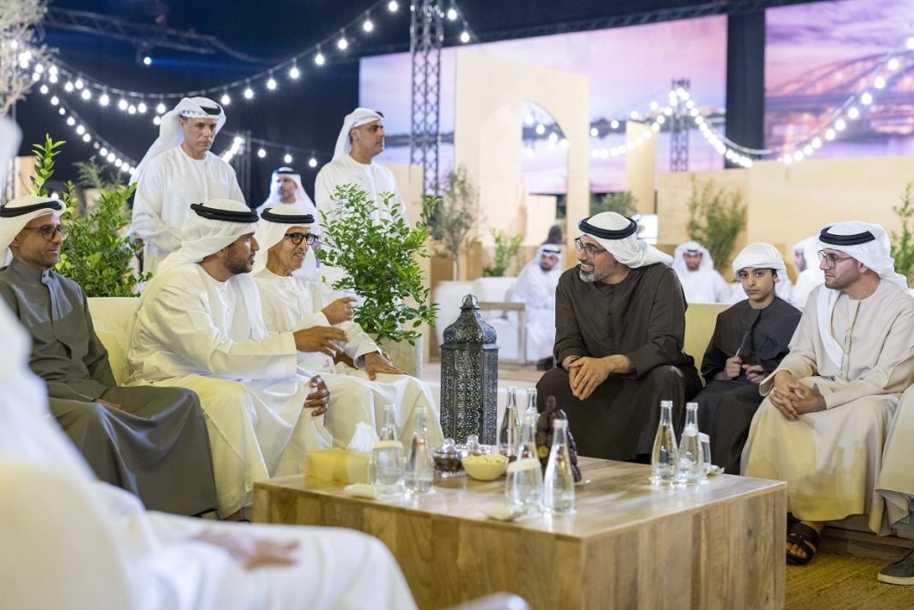 خالد بن محمد بن زايد يحضر الأمسية الرمضانية لموظفي حكومة أبوظبي