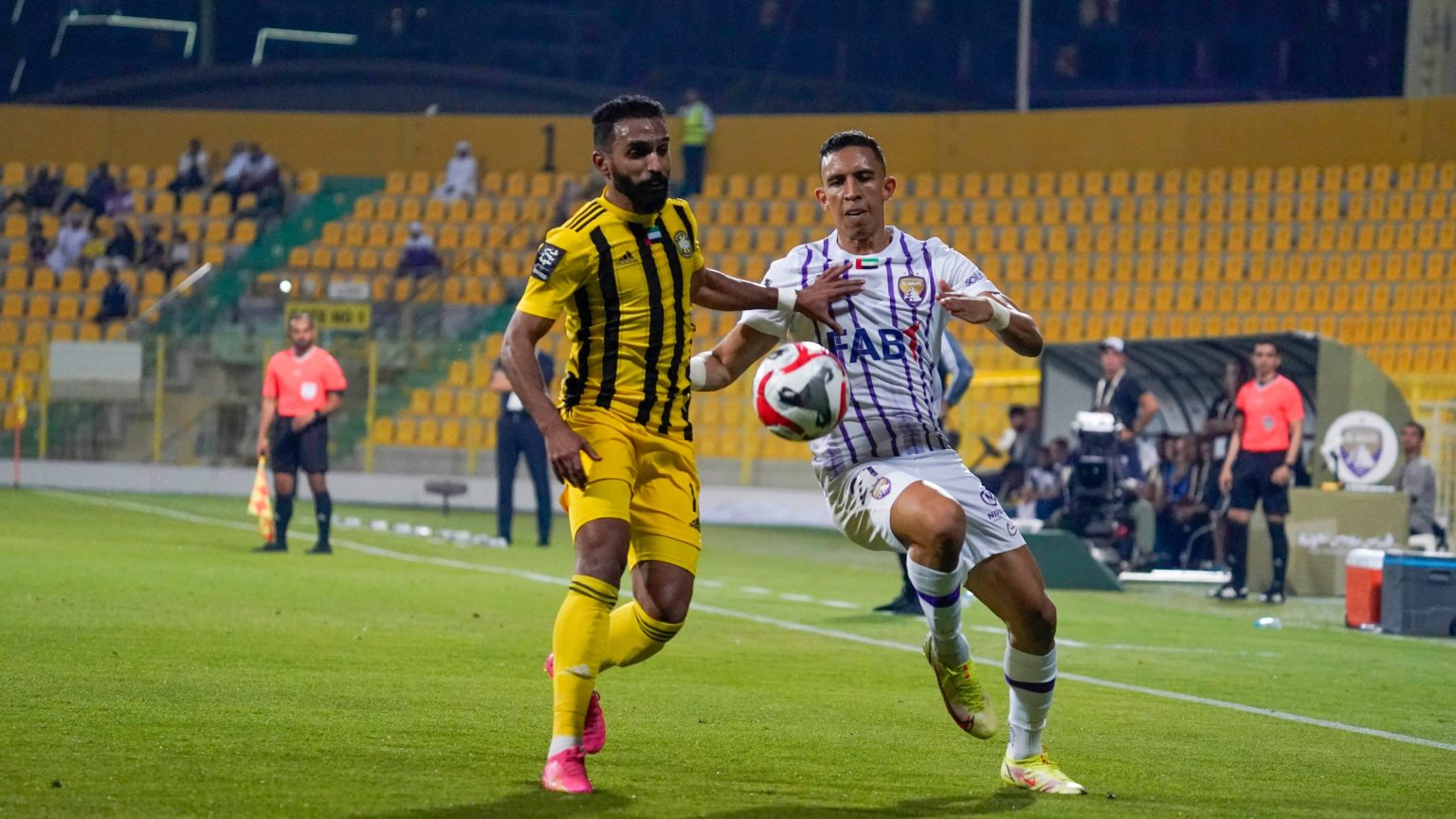 شباب الأهلي يجدد الفوز على “الملك”.. وكلباء يوجه صدمة إلى “الزعيم”