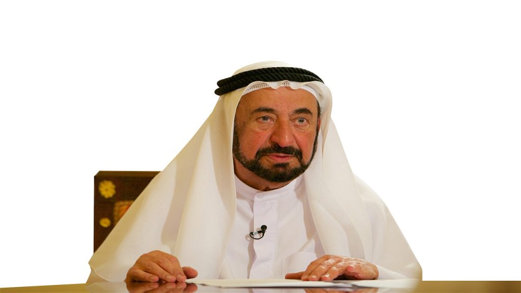 حاكم الشارقة يؤدي صلاة عيد الفطر في مصلى البديع.. فيديو