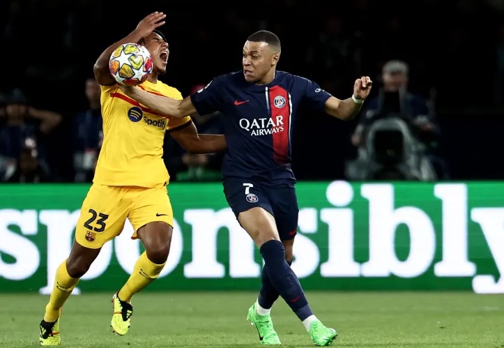 مدرب باريس سان جرمان يتوعد برشلونة بذكريات 2017