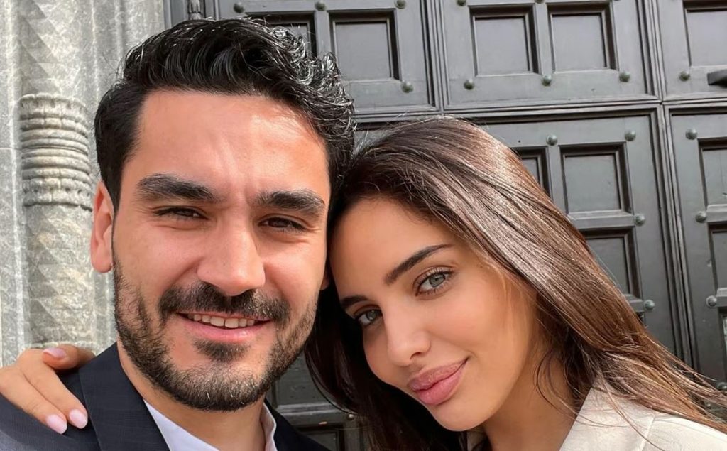 زوجة لاعب برشلونة تكيد جمهوره.. والرد يأتي بعد ساعات من ريال مدريد!