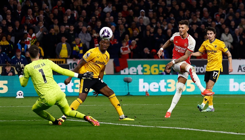 آرسنال يتصدر الدوري الإنجليزي مؤقتاً