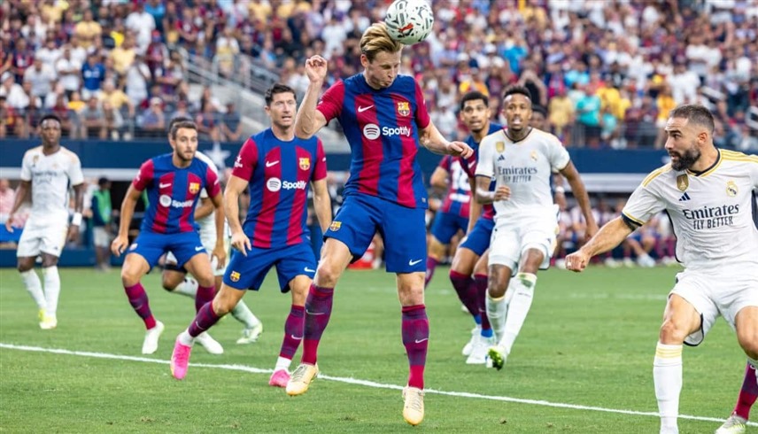 برشلونة يتطلع للبقاء على “قيد الحياة” في “كلاسيكو الأرض”