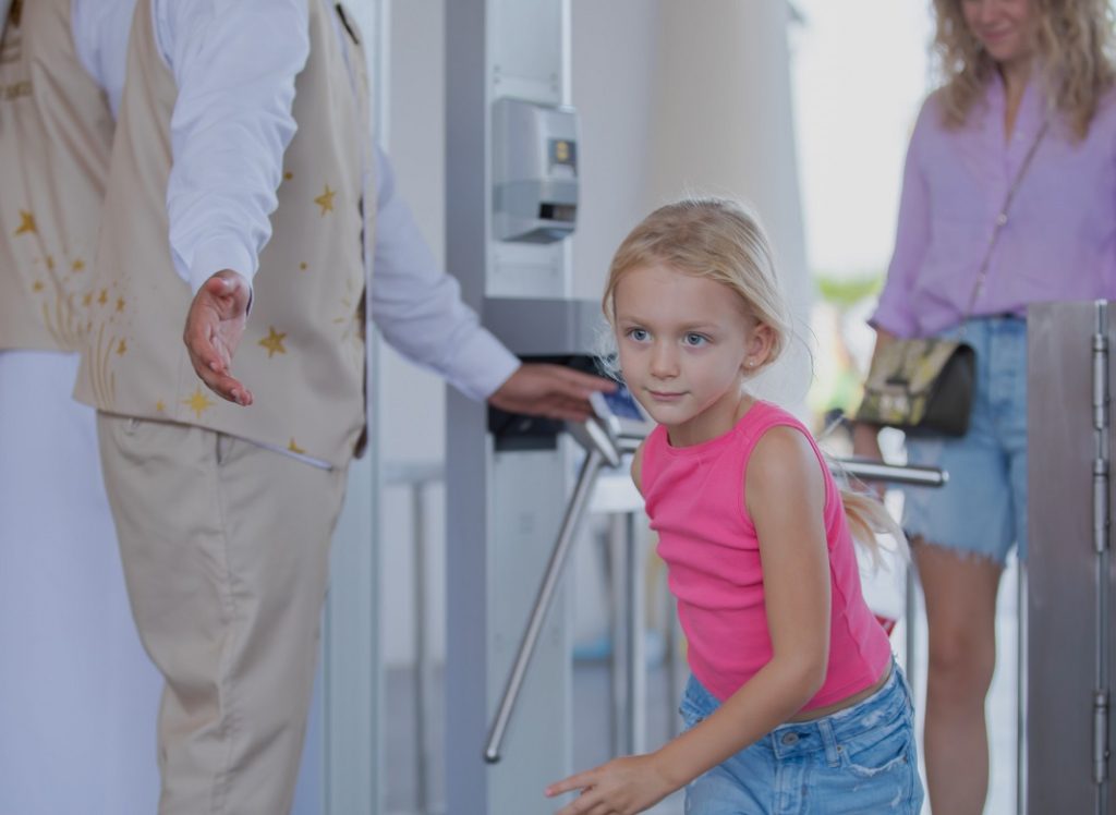 القرية العالمية تعلن عن فتح أبوابها أمام الضيوف الصغار للدخول مجاناً