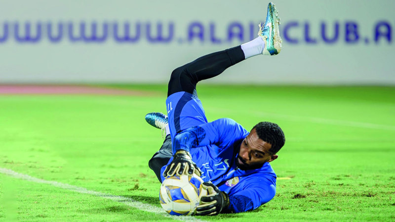 العين يتحرى الهلال في سماء آسيا الليلة