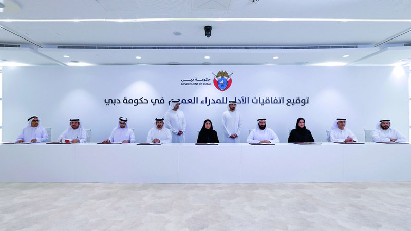 حمدان ومكتوم بن محمد يشهدان توقيع حزمة جديدة من اتفاقيات الأداء للمدراء العموم في حكومة دبي