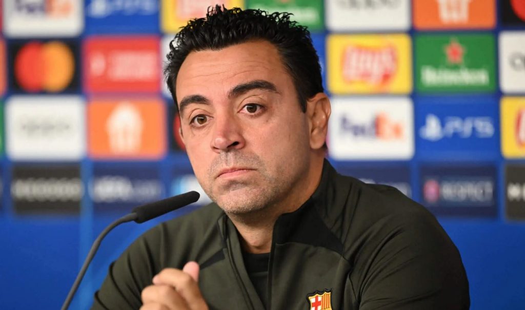 تشافي يشكر برشلونة بعد تأكيد بقائه مدربا للفريق