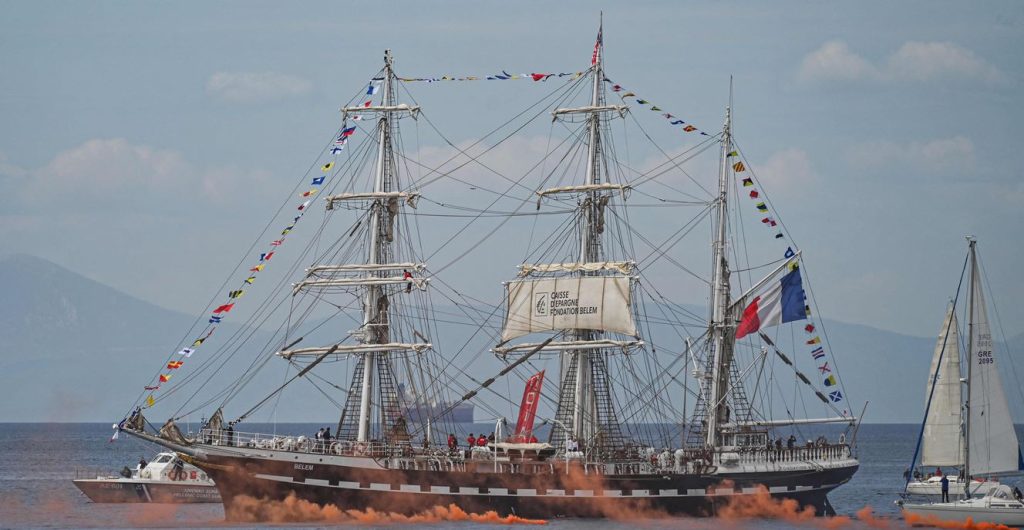 شعلة أولمبياد باريس تنطلق بحرا إلى فرنسا