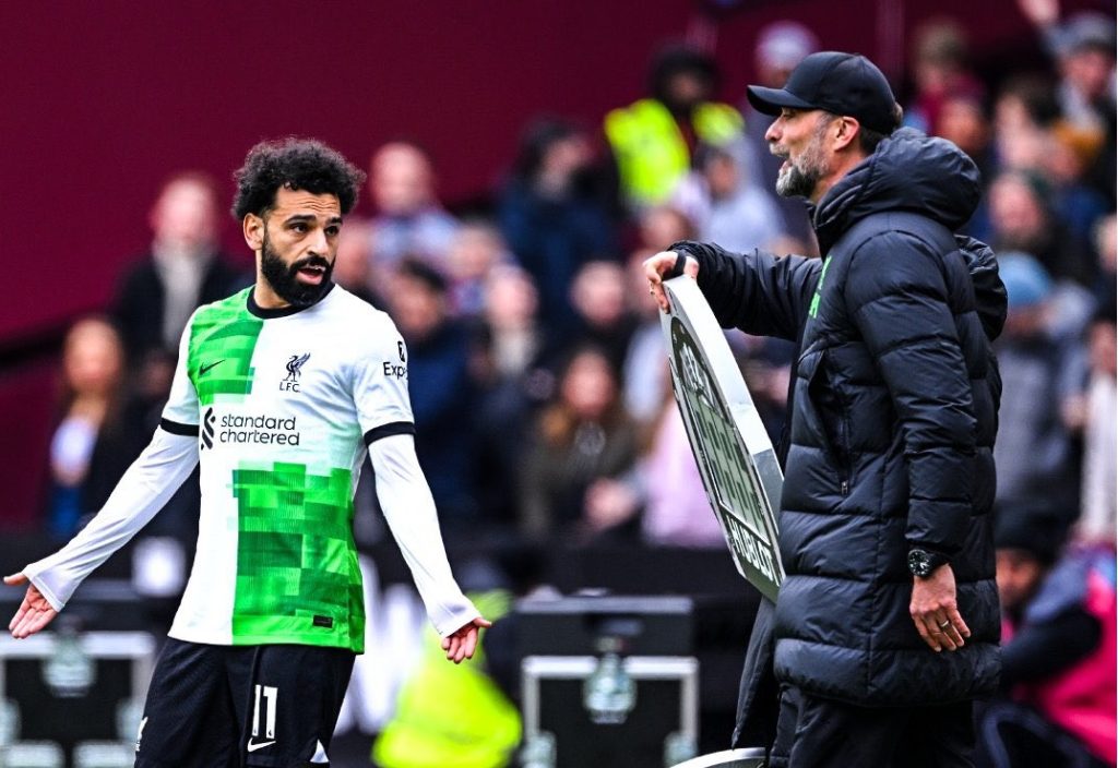 “ليفربول يحترق”.. مشادة بين صلاح وكلوب ونونير يفصل بينهما! (فيديو)